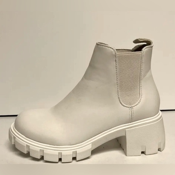 Steve Madden Womens Howler Boot White Size 6.5 M - Picture 1 of 6